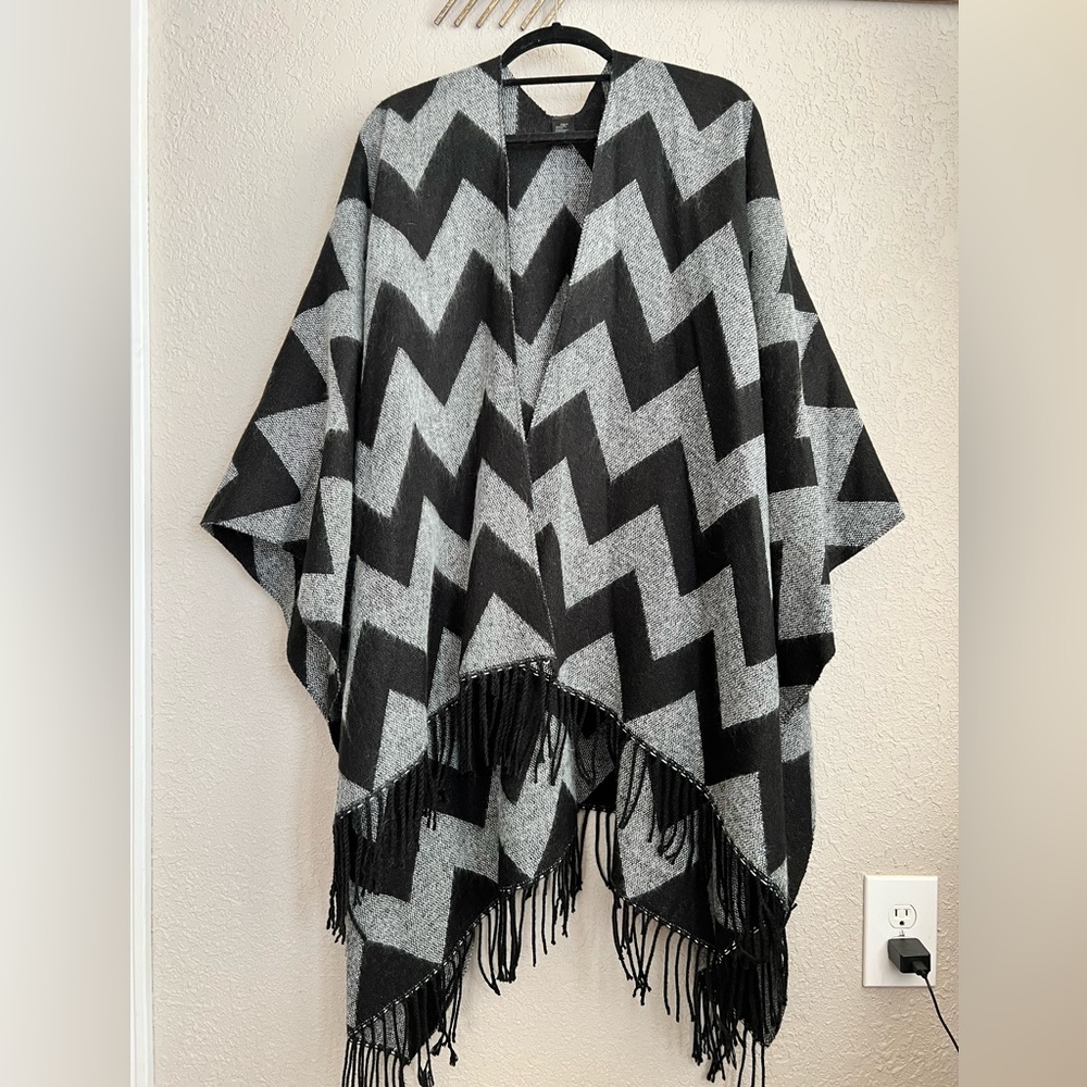 Women’s D&Y Poncho chevron strips with fringe